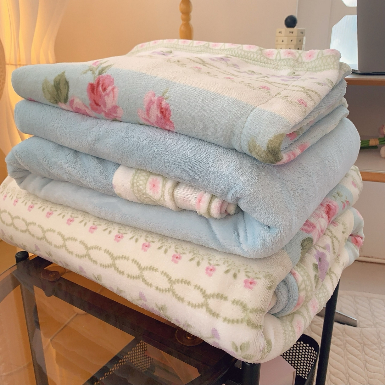 91家纺网 家纺一手货源 找家纺 奈萝家纺 2025新款加厚小清新印花牛奶绒三件套四件套 蓝色梦境