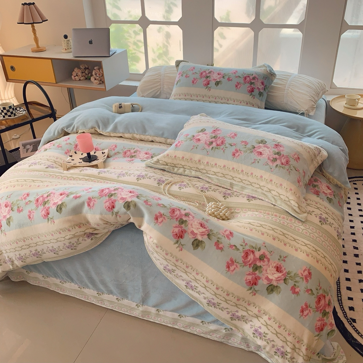 91家纺网 家纺一手货源 找家纺 奈萝家纺 2025新款加厚小清新印花牛奶绒三件套四件套 蓝色梦境