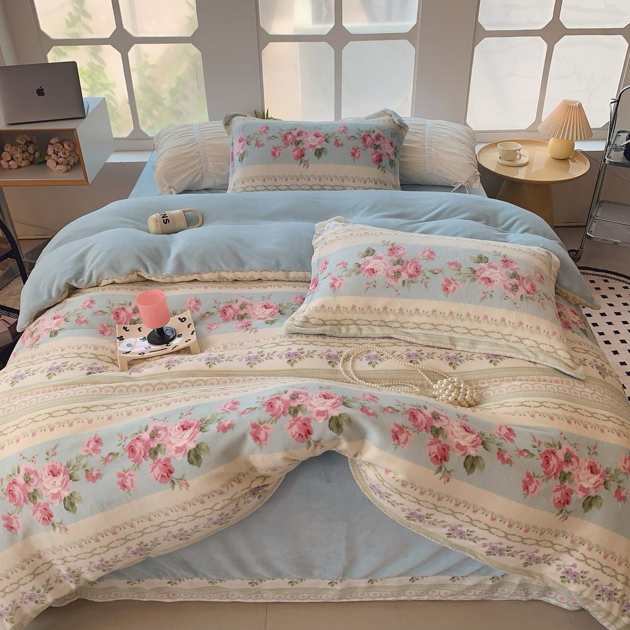 91家纺网 家纺一手货源 找家纺 奈萝家纺 2025新款加厚小清新印花牛奶绒三件套四件套 蓝色梦境