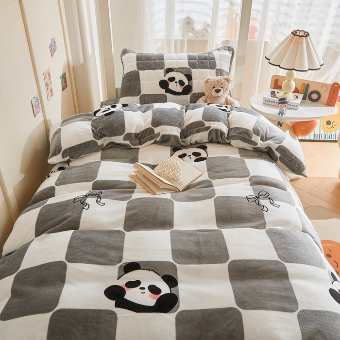91家纺网 家纺一手货源 找家纺 雅萱家纺 2025新款牛奶绒学生床垫三件套 牛奶绒床垫三件套-棋盘熊
