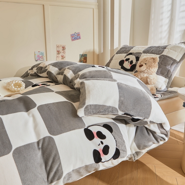 91家纺网 家纺一手货源 找家纺 雅萱家纺 2025新款牛奶绒学生床垫三件套 牛奶绒床垫三件套-棋盘熊