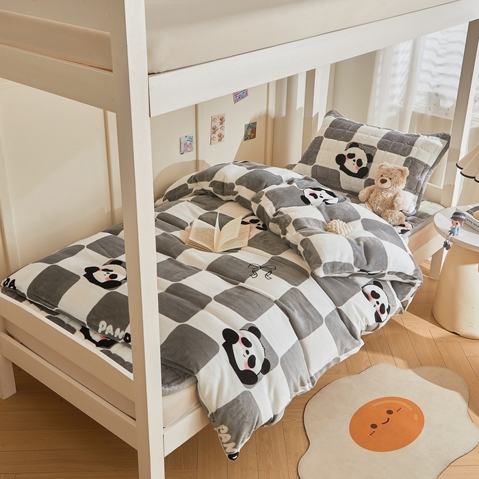 91家纺网 家纺一手货源 找家纺 雅萱家纺 2025新款牛奶绒学生床垫三件套 牛奶绒床垫三件套-棋盘熊