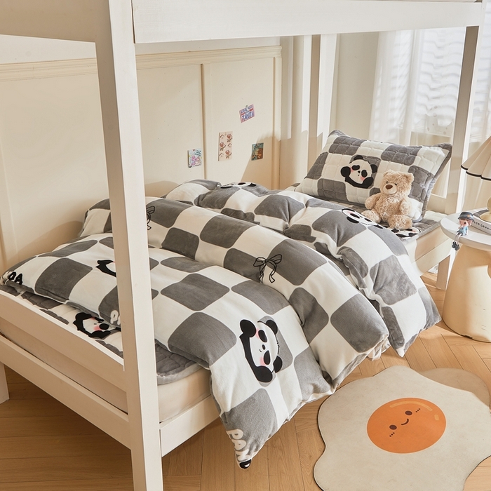 91家纺网 家纺一手货源 找家纺 雅萱家纺 2025新款牛奶绒学生床垫三件套 牛奶绒床垫三件套-棋盘熊