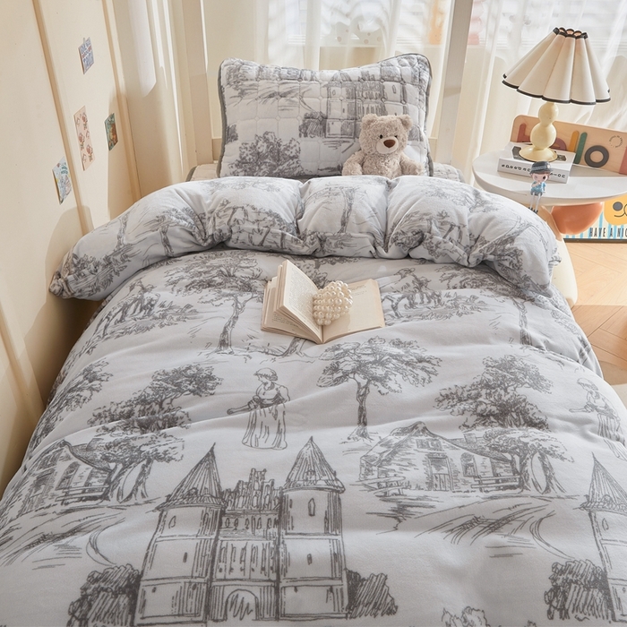 91家纺网 家纺一手货源 找家纺 雅萱家纺 2025新款牛奶绒学生床垫三件套 牛奶绒床垫三件套-水墨城堡灰