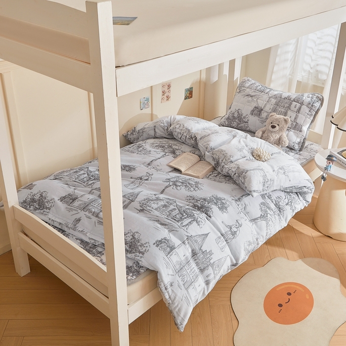 91家纺网 家纺一手货源 找家纺 雅萱家纺 2025新款牛奶绒学生床垫三件套 牛奶绒床垫三件套-水墨城堡灰