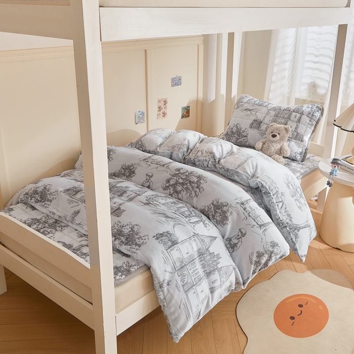 91家纺网 家纺一手货源 找家纺 雅萱家纺 2025新款牛奶绒学生床垫三件套 牛奶绒床垫三件套-水墨城堡灰