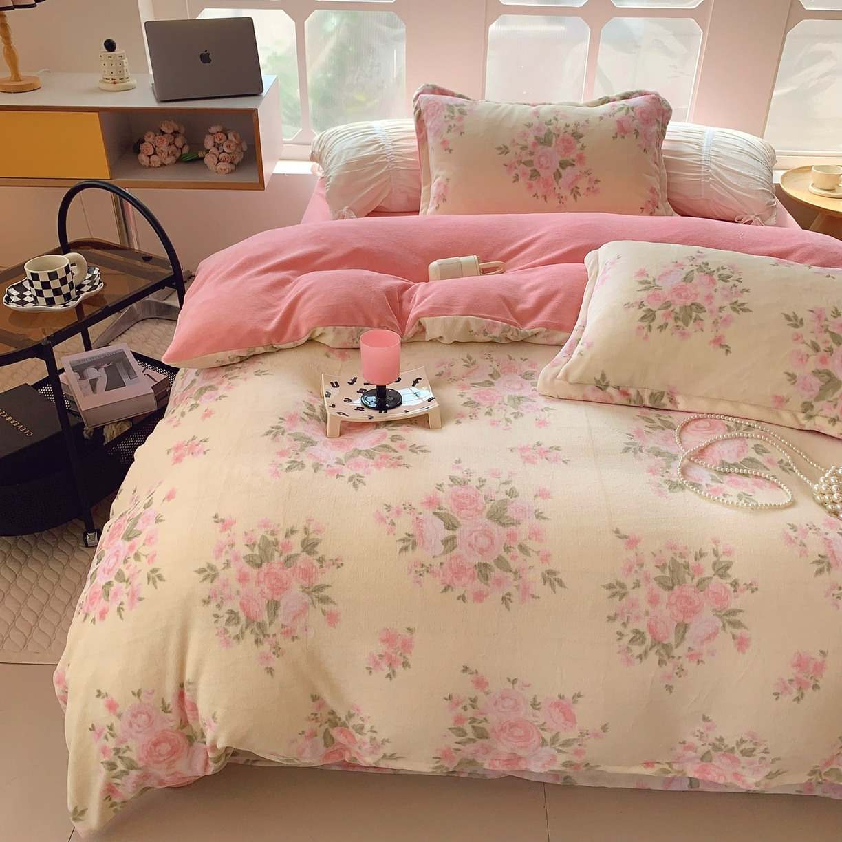 91家纺网 家纺一手货源 找家纺 奈萝家纺 2025新款加厚小清新印花牛奶绒三件套四件套 玫瑰粉