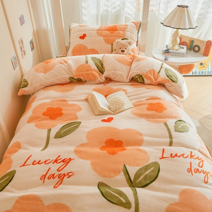 91家纺网 家纺一手货源 找家纺 雅萱家纺 2025新款牛奶绒学生床垫三件套 牛奶绒床垫三件套-萱花