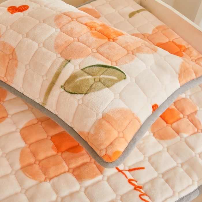 91家纺网 家纺一手货源 找家纺 雅萱家纺 2025新款牛奶绒学生床垫三件套 牛奶绒床垫三件套-萱花