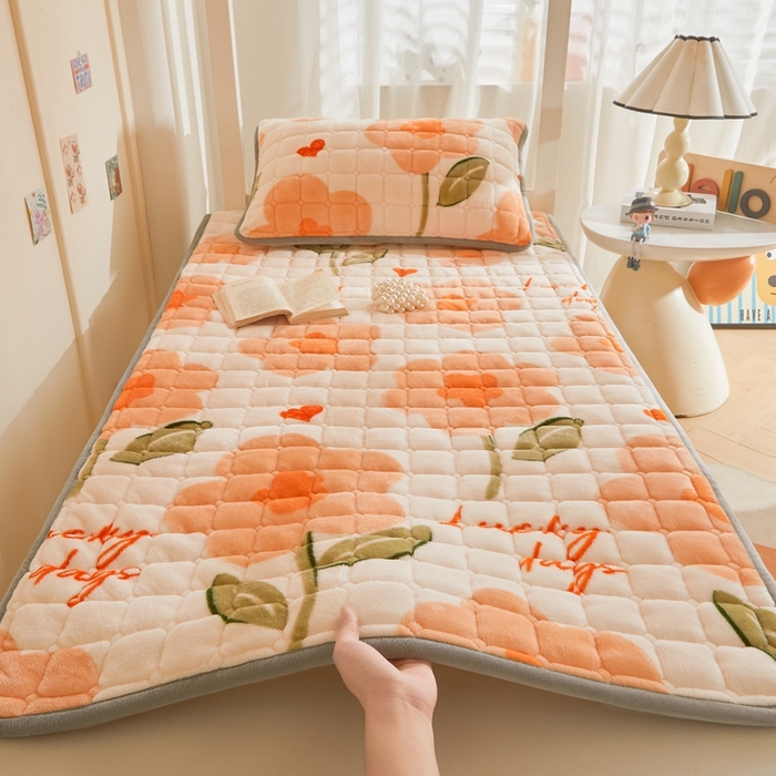 91家纺网 家纺一手货源 找家纺 雅萱家纺 2025新款牛奶绒学生床垫三件套 牛奶绒床垫三件套-萱花