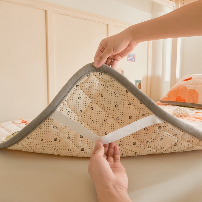 91家纺网 家纺一手货源 找家纺 雅萱家纺 2025新款牛奶绒学生床垫三件套 牛奶绒床垫三件套-萱花