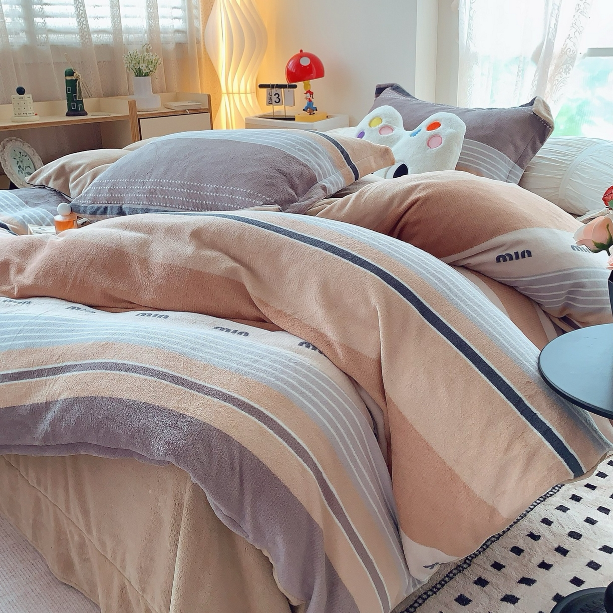 91家纺网 家纺一手货源 找家纺 奈萝家纺 2025新款加厚小清新印花牛奶绒三件套四件套 米兰风尚