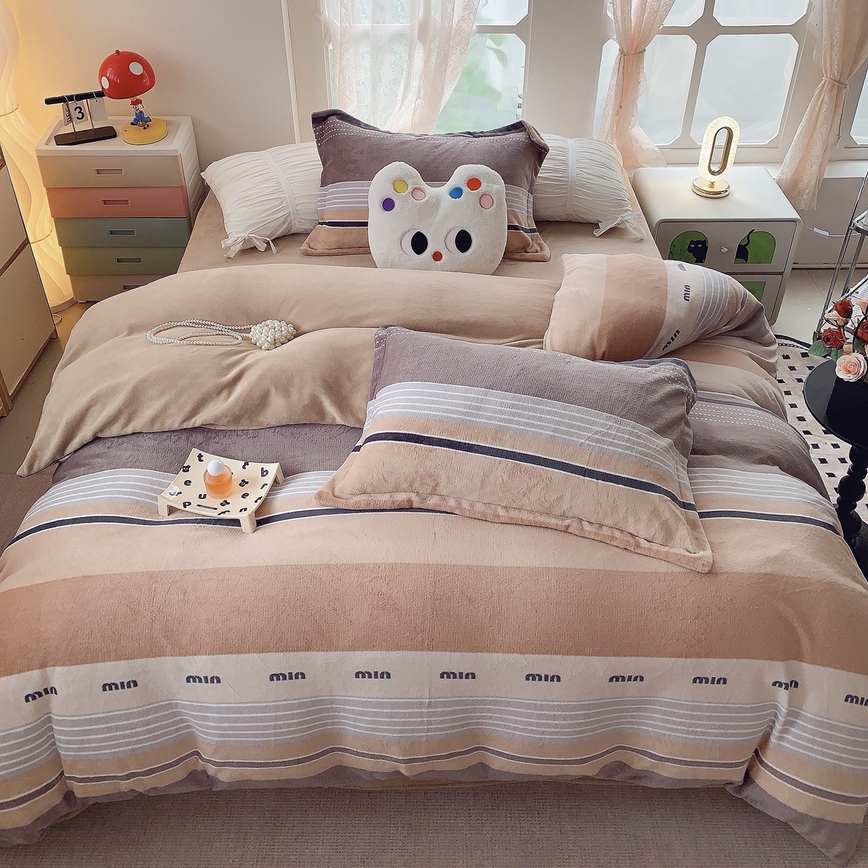 91家纺网 家纺一手货源 找家纺 奈萝家纺 2025新款加厚小清新印花牛奶绒三件套四件套 米兰风尚