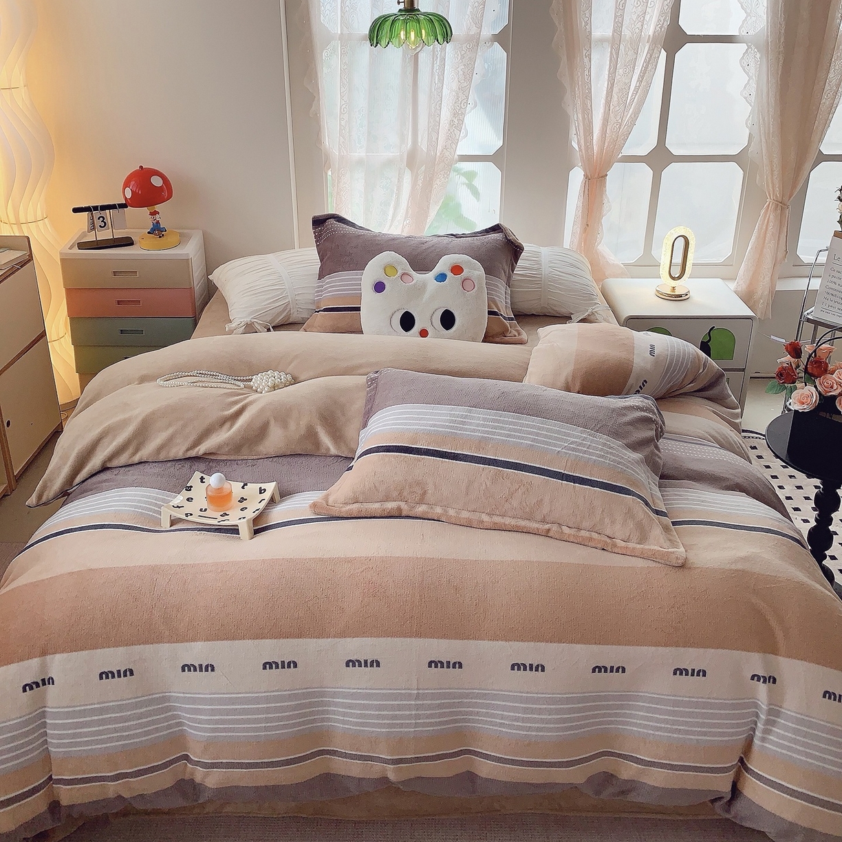 91家纺网 家纺一手货源 找家纺 奈萝家纺 2025新款加厚小清新印花牛奶绒三件套四件套 米兰风尚