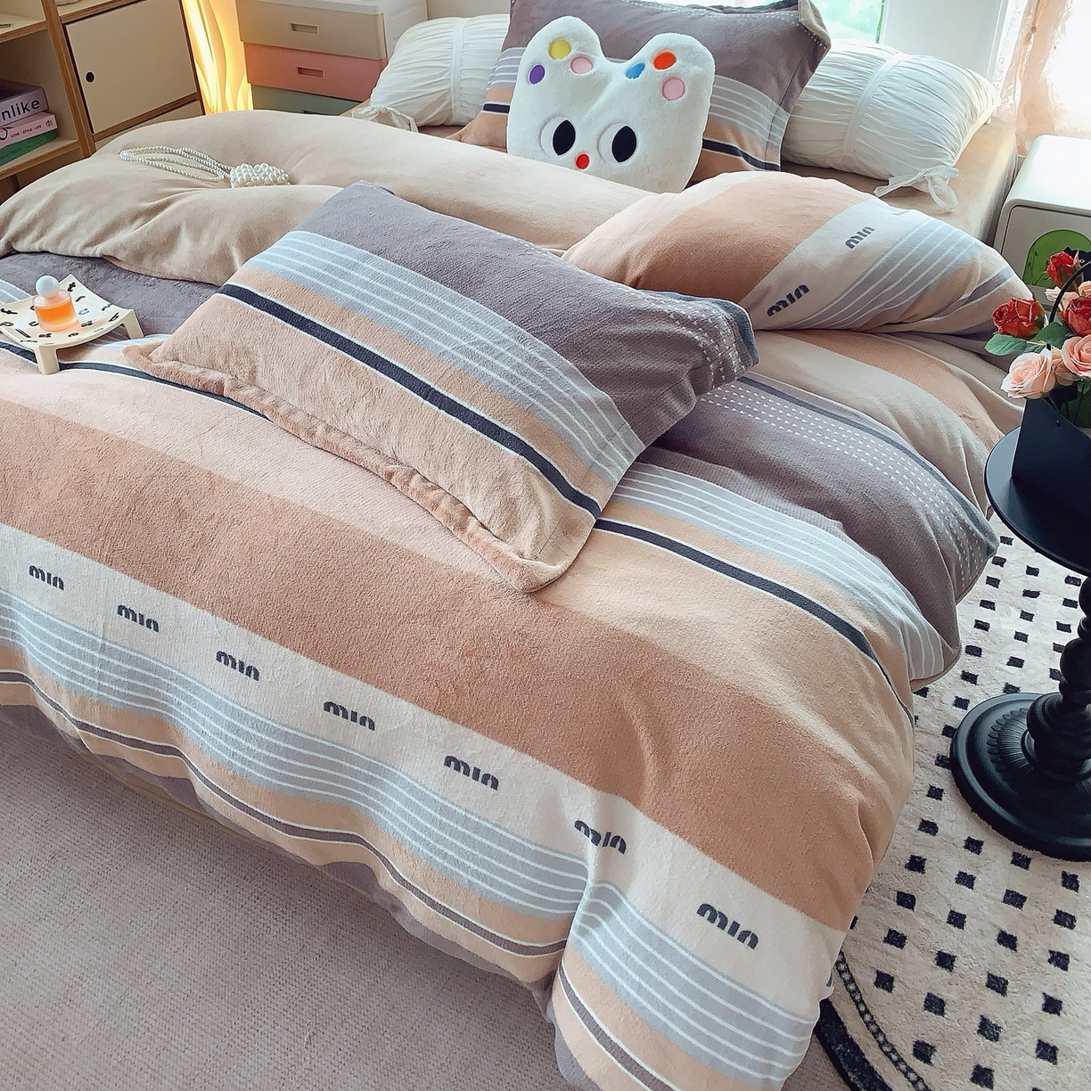 91家纺网 家纺一手货源 找家纺 奈萝家纺 2025新款加厚小清新印花牛奶绒三件套四件套 米兰风尚