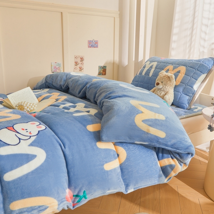 91家纺网 家纺一手货源 找家纺 雅萱家纺 2025新款牛奶绒学生床垫三件套 牛奶绒床垫三件套-樱桃小兔