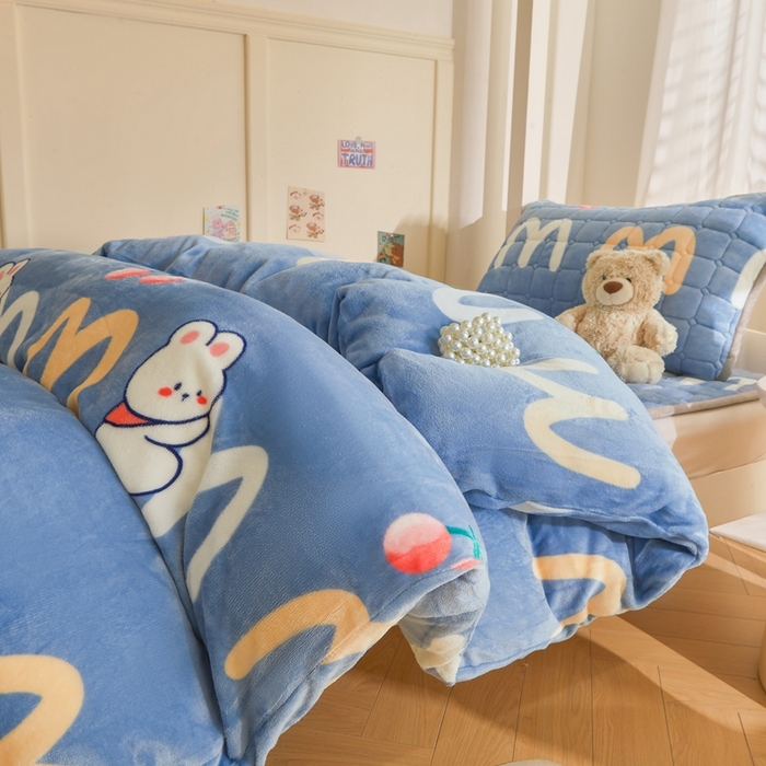 91家纺网 家纺一手货源 找家纺 雅萱家纺 2025新款牛奶绒学生床垫三件套 牛奶绒床垫三件套-樱桃小兔