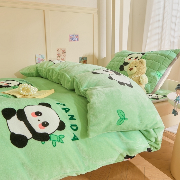 91家纺网 家纺一手货源 找家纺 雅萱家纺 2025新款牛奶绒学生床垫三件套 牛奶绒床垫三件套-竹叶熊猫