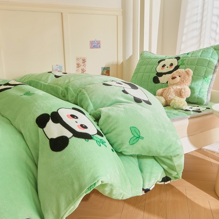 91家纺网 家纺一手货源 找家纺 雅萱家纺 2025新款牛奶绒学生床垫三件套 牛奶绒床垫三件套-竹叶熊猫