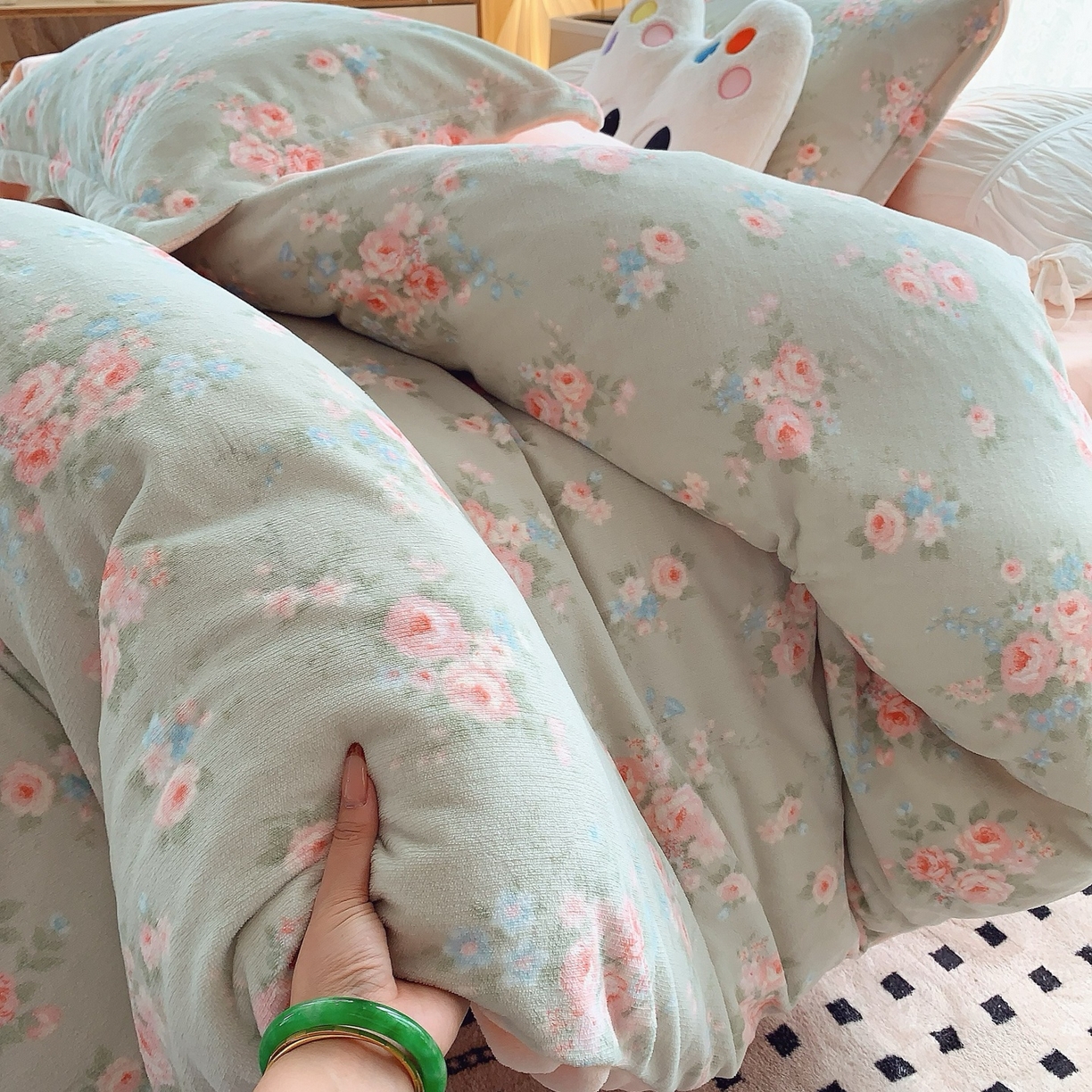 91家纺网 家纺一手货源 找家纺 奈萝家纺 2025新款加厚小清新印花牛奶绒三件套四件套 茉莉