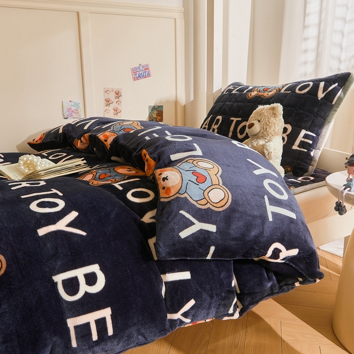 91家纺网 家纺一手货源 找家纺 雅萱家纺 2025新款牛奶绒学生床垫三件套 牛奶绒床垫三件套-LOVE熊