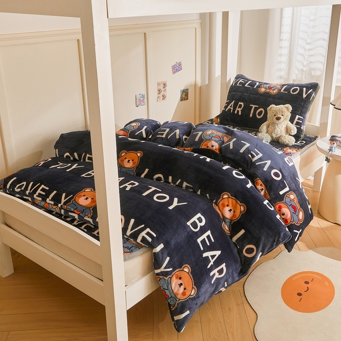 91家纺网 家纺一手货源 找家纺 雅萱家纺 2025新款牛奶绒学生床垫三件套 牛奶绒床垫三件套-LOVE熊