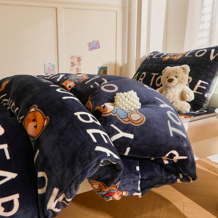 91家纺网 家纺一手货源 找家纺 雅萱家纺 2025新款牛奶绒学生床垫三件套 牛奶绒床垫三件套-LOVE熊