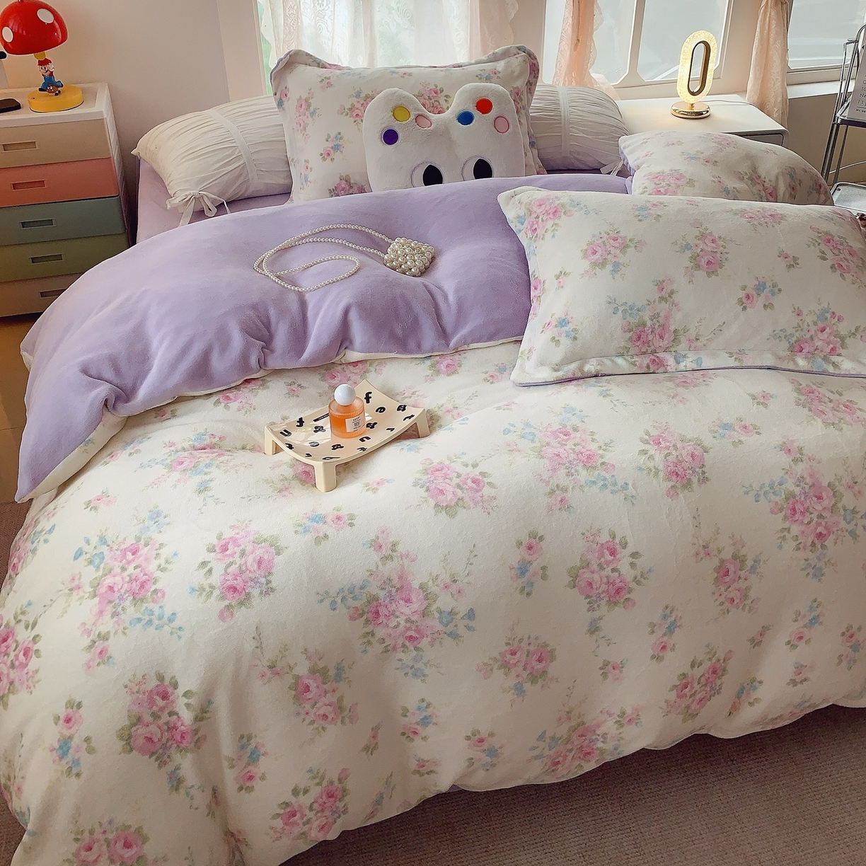 91家纺网 家纺一手货源 找家纺 奈萝家纺 2025新款加厚小清新印花牛奶绒三件套四件套 沐熙花