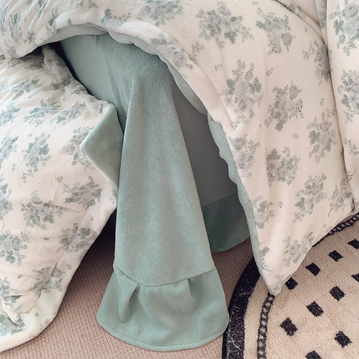 91家纺网 家纺一手货源 找家纺 奈萝家纺 2025新款加厚小清新印花牛奶绒三件套四件套 清新花梦