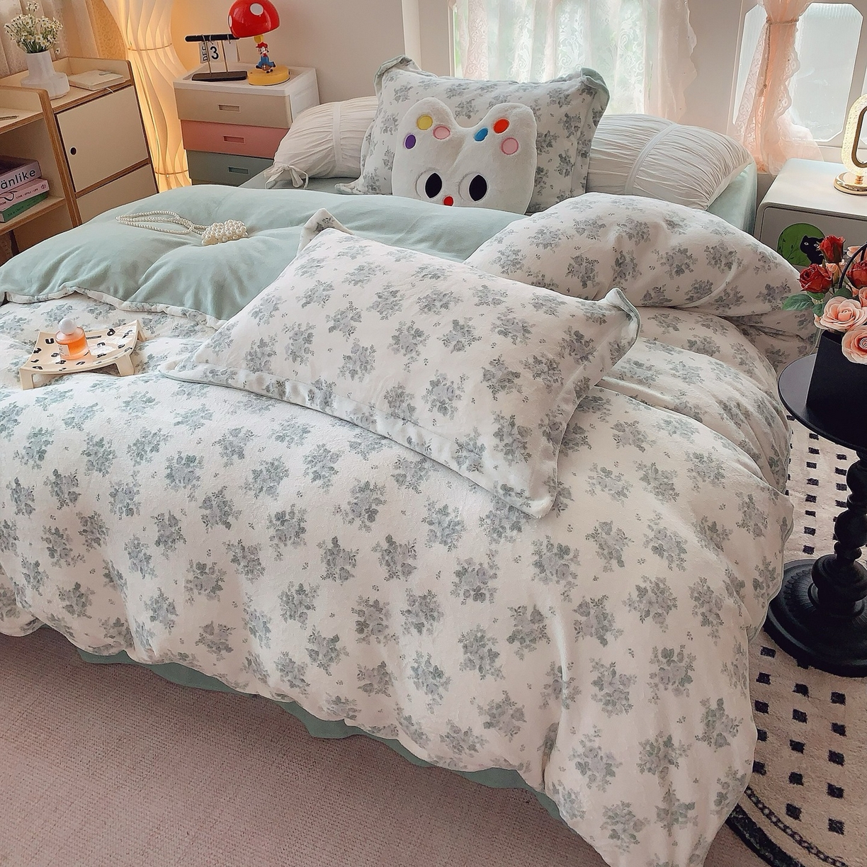 91家纺网 家纺一手货源 找家纺 奈萝家纺 2025新款加厚小清新印花牛奶绒三件套四件套 清新花梦