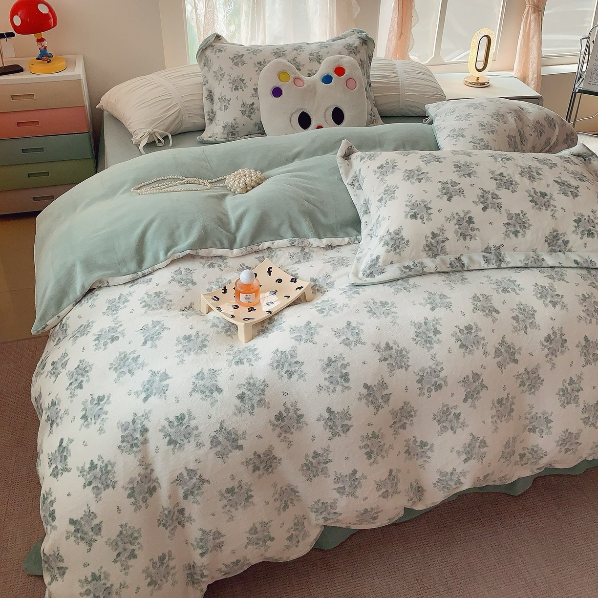 91家纺网 家纺一手货源 找家纺 奈萝家纺 2025新款加厚小清新印花牛奶绒三件套四件套 清新花梦