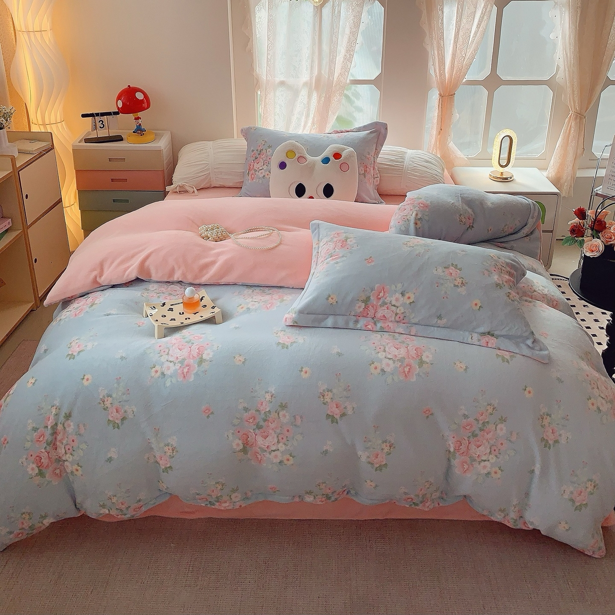 91家纺网 家纺一手货源 找家纺 奈萝家纺 2025新款加厚小清新印花牛奶绒三件套四件套 柔情花梦