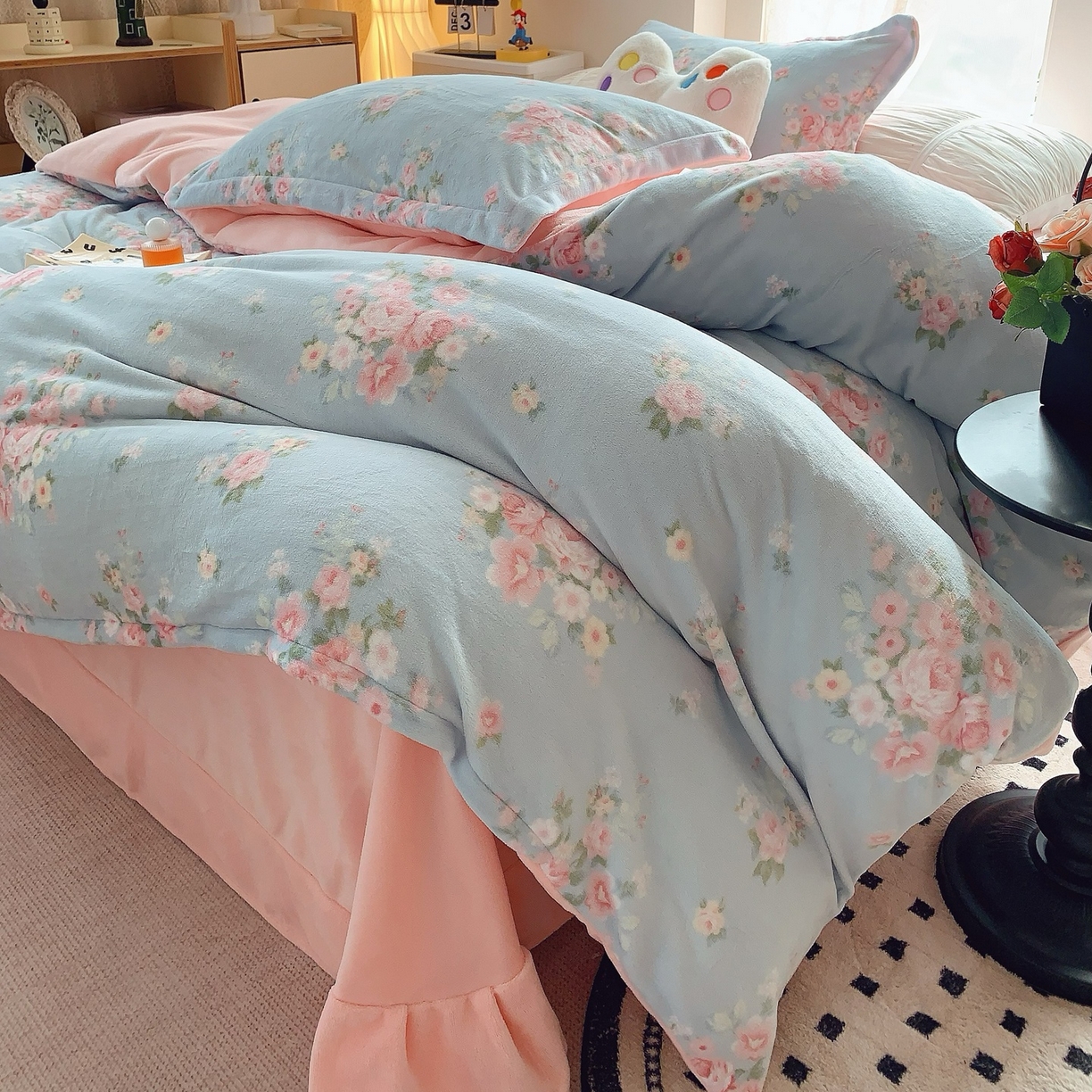 91家纺网 家纺一手货源 找家纺 奈萝家纺 2025新款加厚小清新印花牛奶绒三件套四件套 柔情花梦