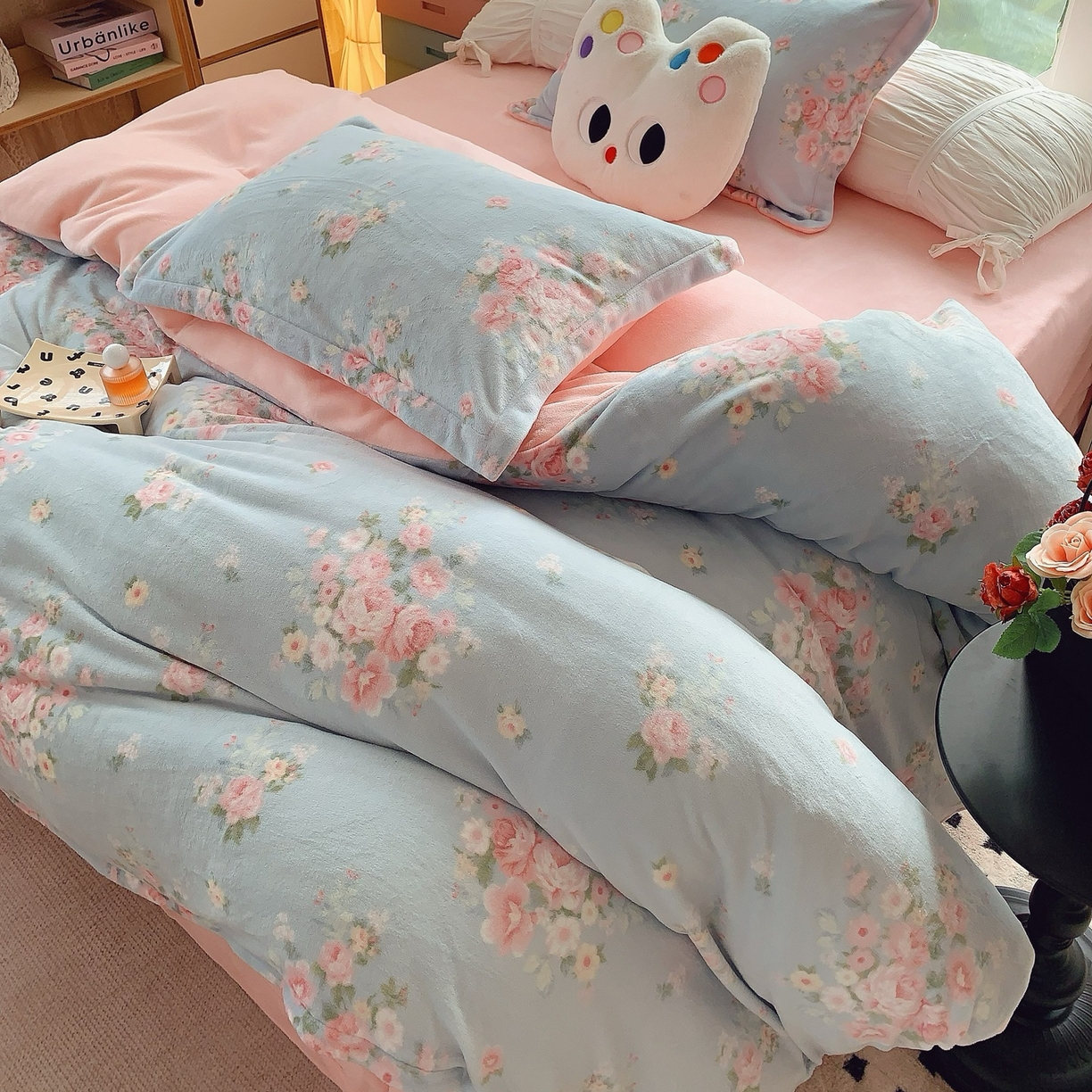 91家纺网 家纺一手货源 找家纺 奈萝家纺 2025新款加厚小清新印花牛奶绒三件套四件套 柔情花梦