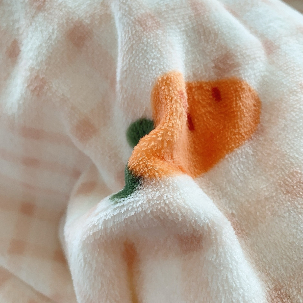 91家纺网 家纺一手货源 找家纺 奈萝家纺 2025新款加厚小清新印花牛奶绒三件套四件套 甜心萝卜