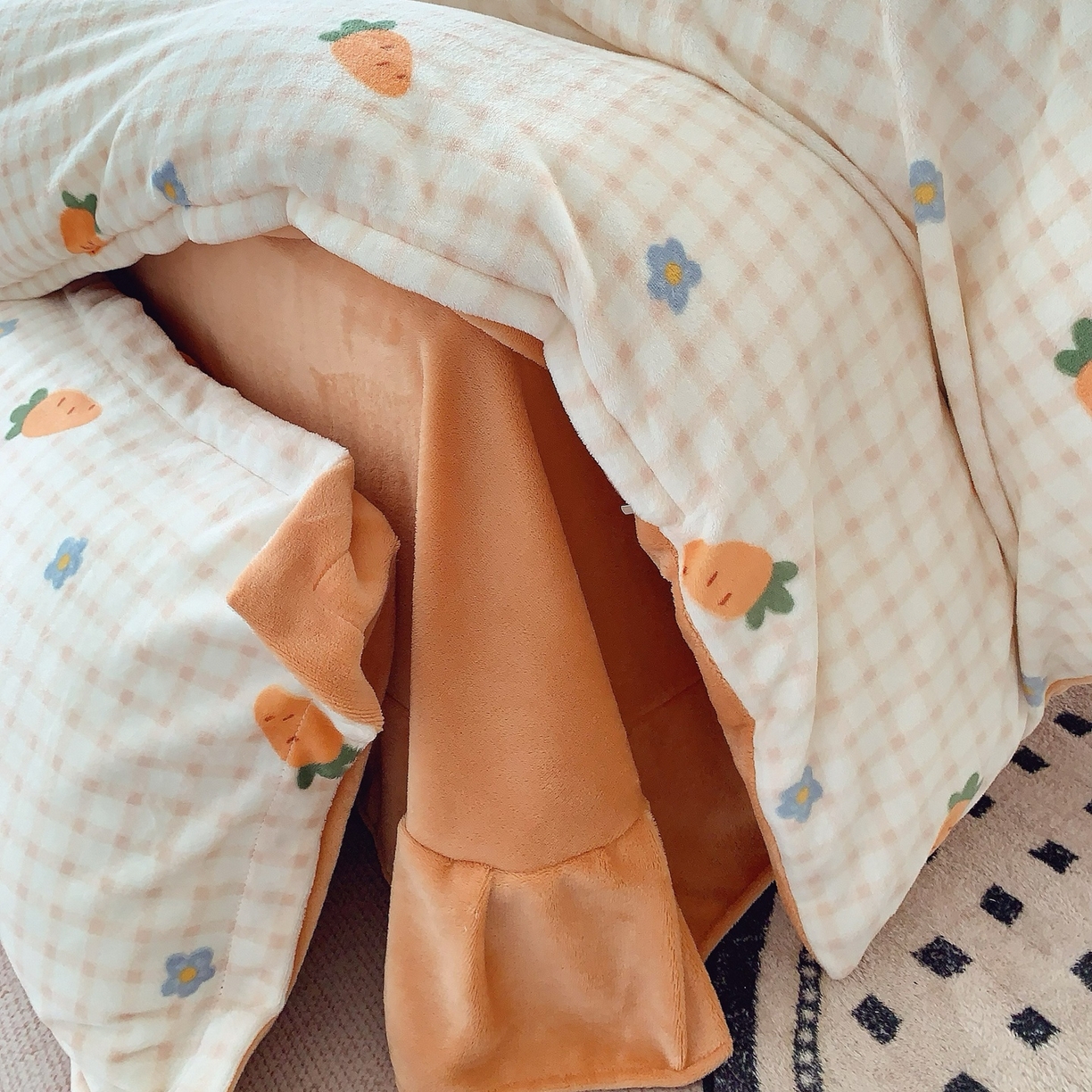 91家纺网 家纺一手货源 找家纺 奈萝家纺 2025新款加厚小清新印花牛奶绒三件套四件套 甜心萝卜