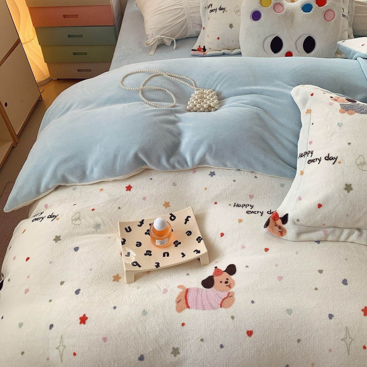 91家纺网 家纺一手货源 找家纺 奈萝家纺 2025新款加厚小清新印花牛奶绒三件套四件套 童趣星海