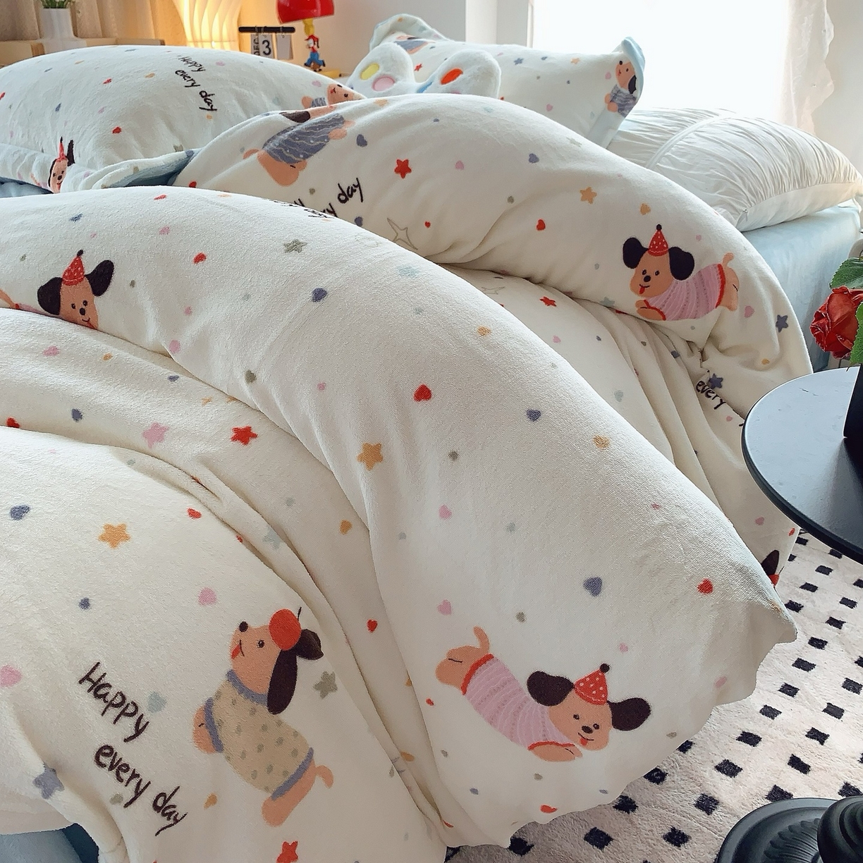 91家纺网 家纺一手货源 找家纺 奈萝家纺 2025新款加厚小清新印花牛奶绒三件套四件套 童趣星海