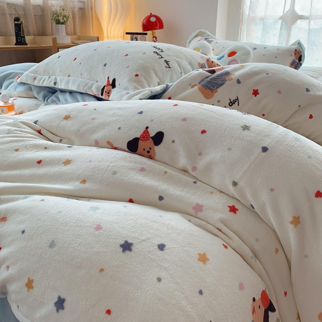 91家纺网 家纺一手货源 找家纺 奈萝家纺 2025新款加厚小清新印花牛奶绒三件套四件套 童趣星海