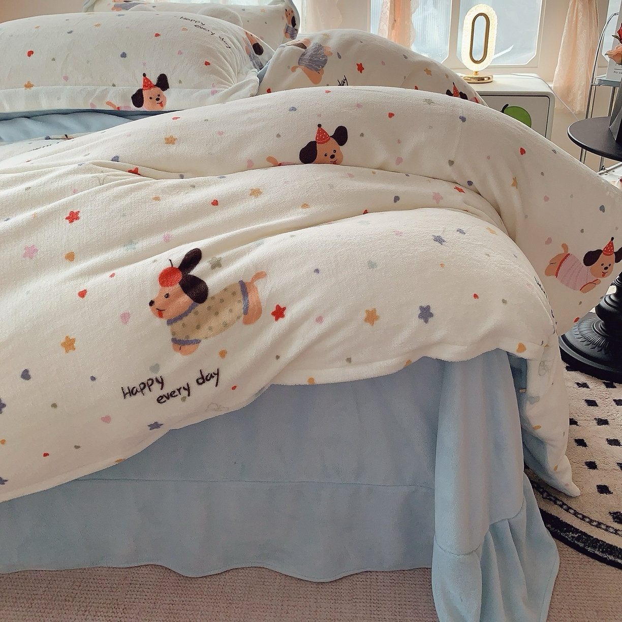 91家纺网 家纺一手货源 找家纺 奈萝家纺 2025新款加厚小清新印花牛奶绒三件套四件套 童趣星海