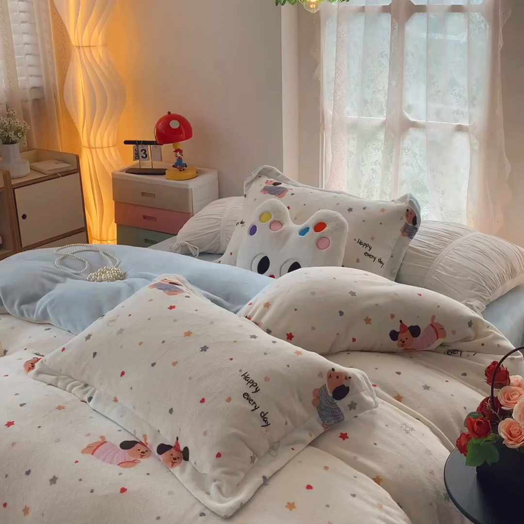 91家纺网 家纺一手货源 找家纺 奈萝家纺 2025新款加厚小清新印花牛奶绒三件套四件套 童趣星海