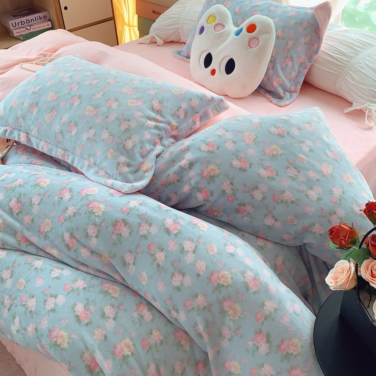 91家纺网 家纺一手货源 找家纺 奈萝家纺 2025新款加厚小清新印花牛奶绒三件套四件套 温馨花语蓝