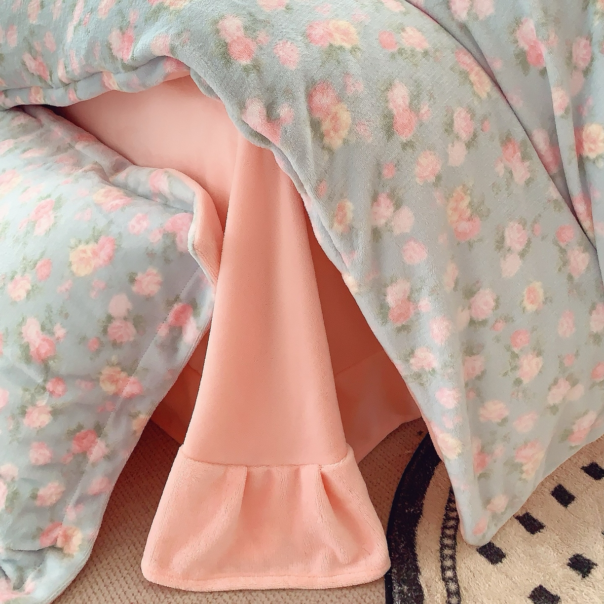 91家纺网 家纺一手货源 找家纺 奈萝家纺 2025新款加厚小清新印花牛奶绒三件套四件套 温馨花语蓝