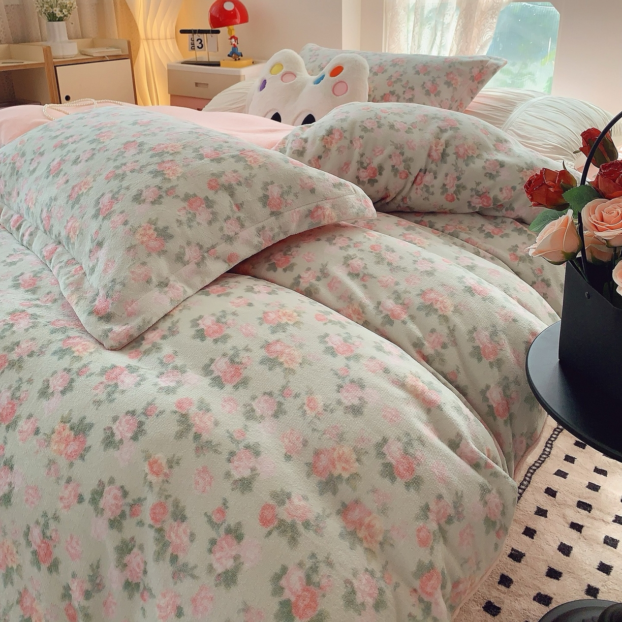 91家纺网 家纺一手货源 找家纺 奈萝家纺 2025新款加厚小清新印花牛奶绒三件套四件套 温馨花语绿