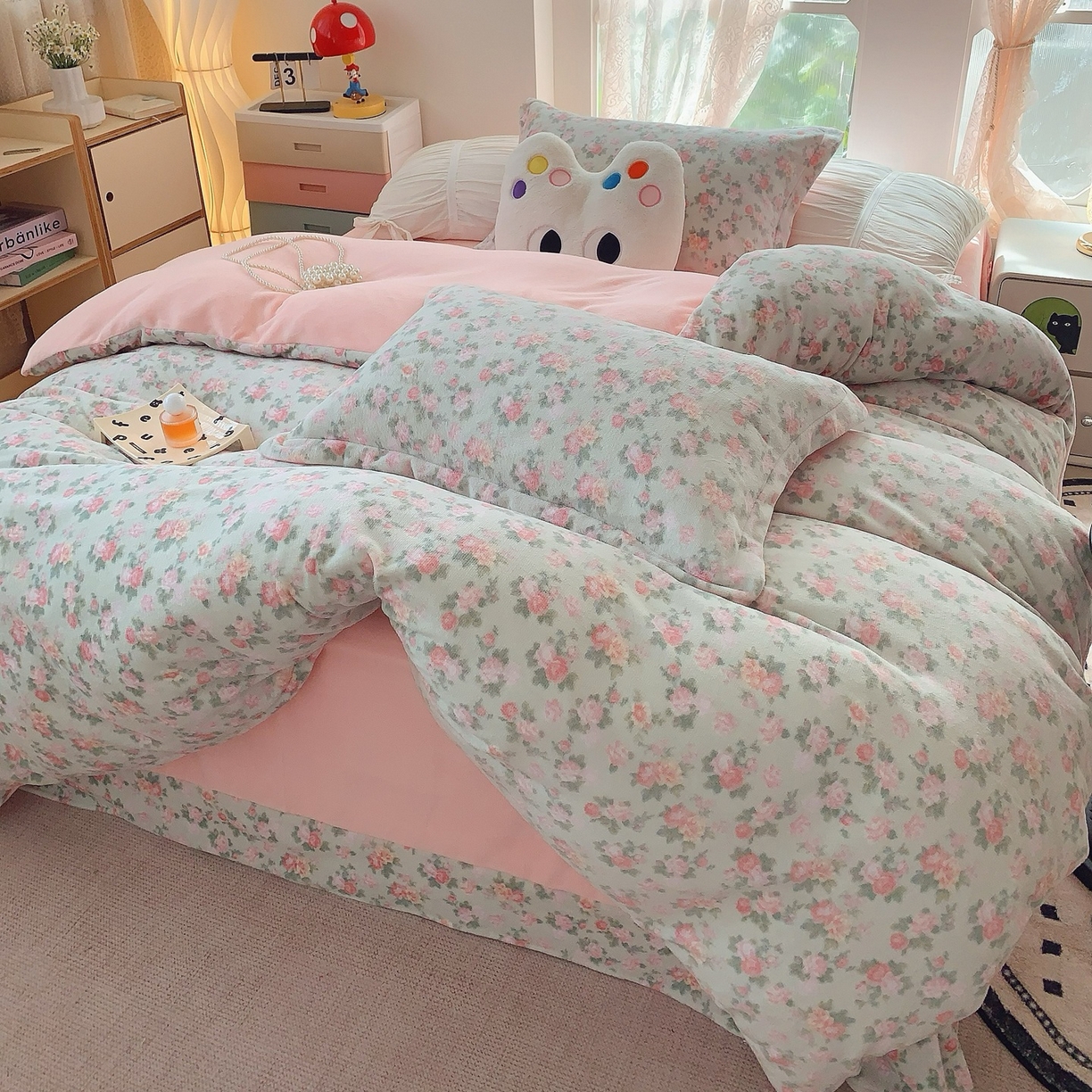 91家纺网 家纺一手货源 找家纺 奈萝家纺 2025新款加厚小清新印花牛奶绒三件套四件套 温馨花语绿