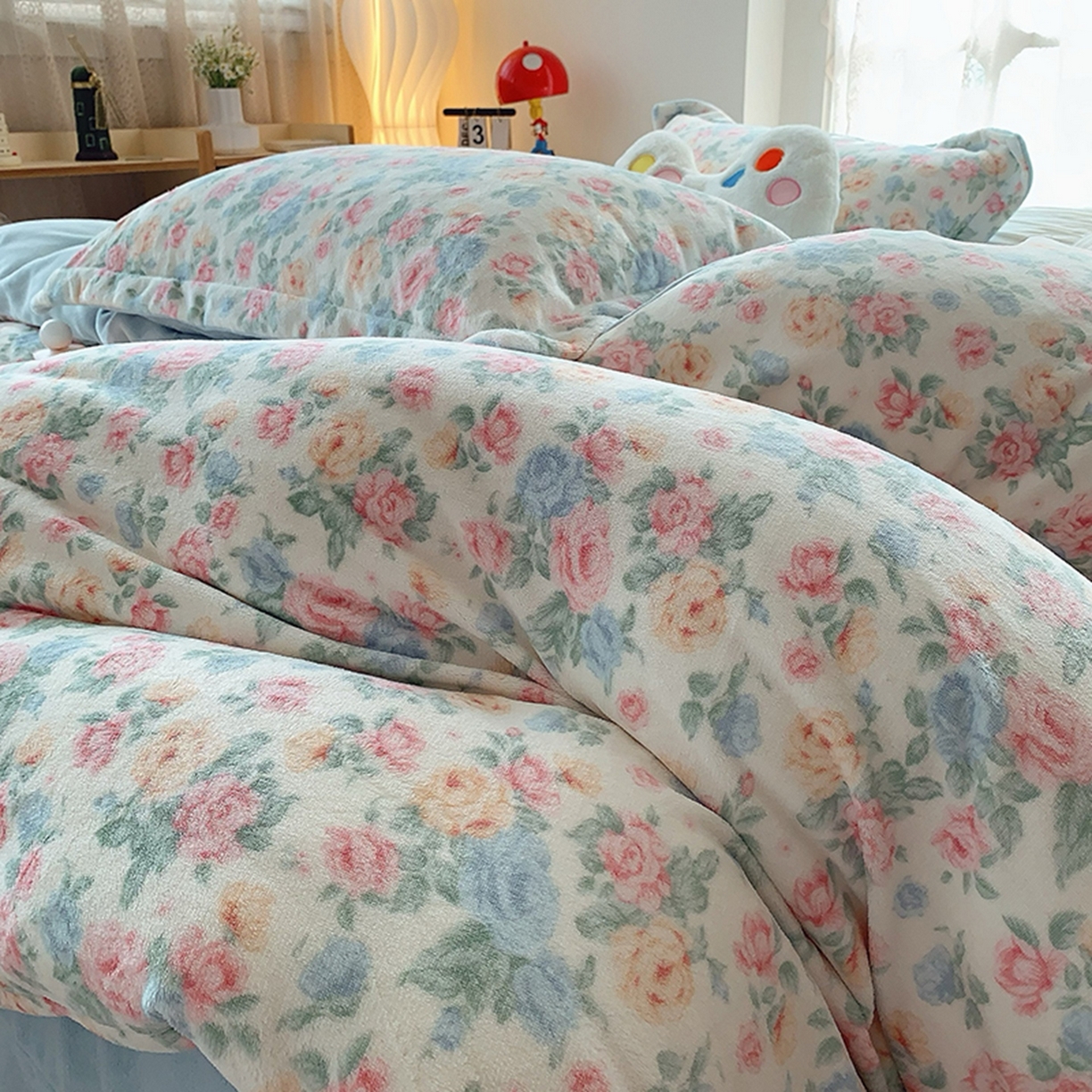 91家纺网 家纺一手货源 找家纺 奈萝家纺 2025新款加厚小清新印花牛奶绒三件套四件套 夏日花开