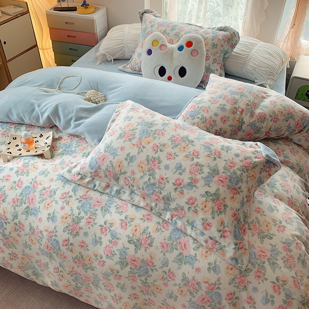 91家纺网 家纺一手货源 找家纺 奈萝家纺 2025新款加厚小清新印花牛奶绒三件套四件套 夏日花开