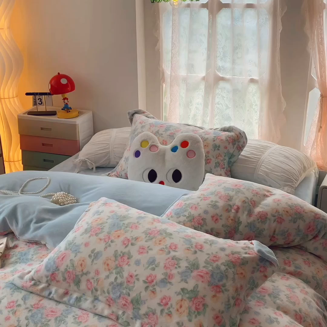 91家纺网 家纺一手货源 找家纺 奈萝家纺 2025新款加厚小清新印花牛奶绒三件套四件套 夏日花开