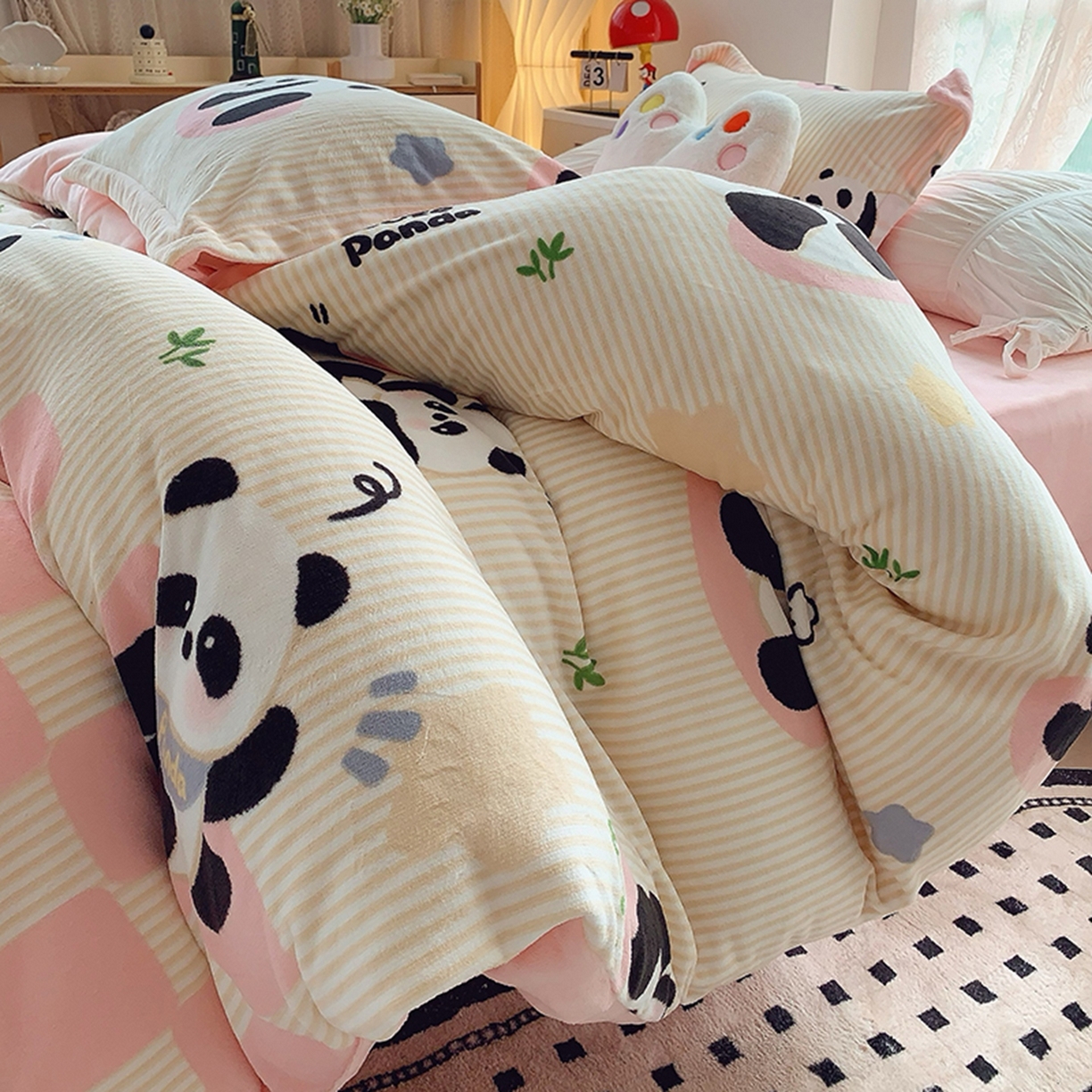 奈萝家纺 2025新款加厚小清新印花牛奶绒三件套四件套 小熊猫粉