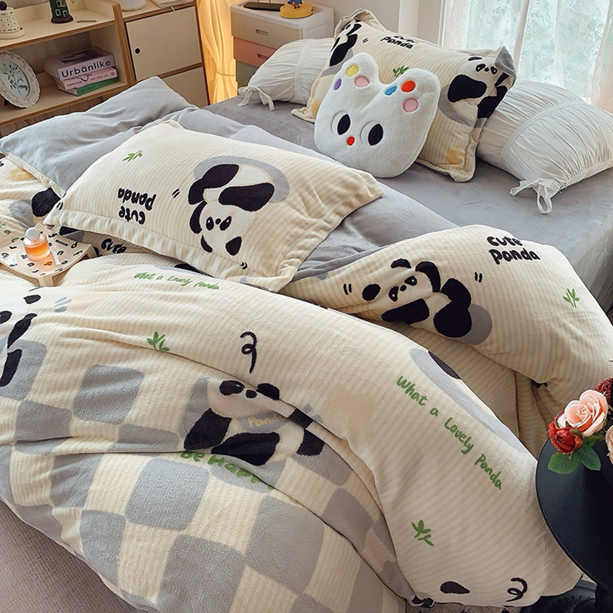 91家纺网 家纺一手货源 找家纺 奈萝家纺 2025新款加厚小清新印花牛奶绒三件套四件套 小熊猫灰